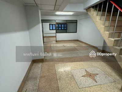 Commercial building near MRT Rama 9, Bangkok, Thailand Commercial building near MRT Rama 9, Bangkok, Thailand