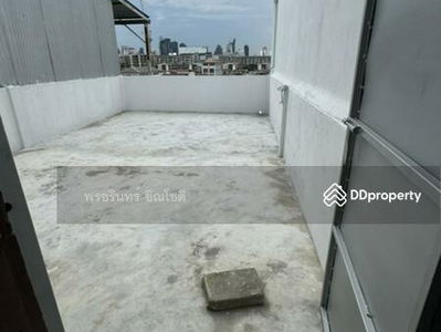 Commercial building near MRT Rama 9, Bangkok, Thailand Commercial building near MRT Rama 9, Bangkok, Thailand