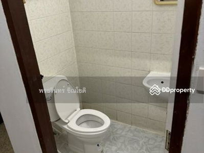 Commercial building near MRT Rama 9, Bangkok, Thailand Commercial building near MRT Rama 9, Bangkok, Thailand