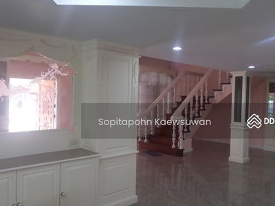 10310, Bangkok, Thailand 10310, Bangkok, Thailand