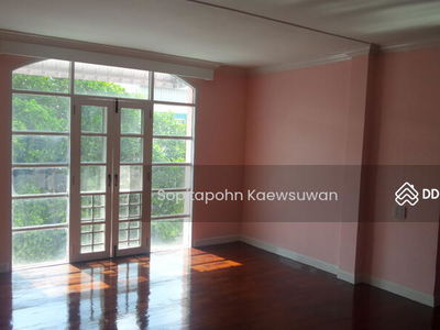 10310, Bangkok, Thailand 10310, Bangkok, Thailand