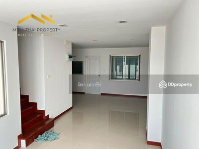 Townhouse for rent Two-story. next to the Naklua area, near Krating Lai Beach and Bang Lamung, Chon Buri, Thailand Townhouse for rent Two-story. next to the Naklua area, near Krating Lai Beach and Bang Lamung, Chon Buri, Thailand