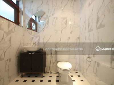 10110, Bangkok, Thailand 10110, Bangkok, Thailand