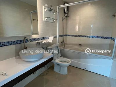 Life @ Ratchada-Huai Khwang, Bangkok, Thailand Life @ Ratchada-Huai Khwang, Bangkok, Thailand