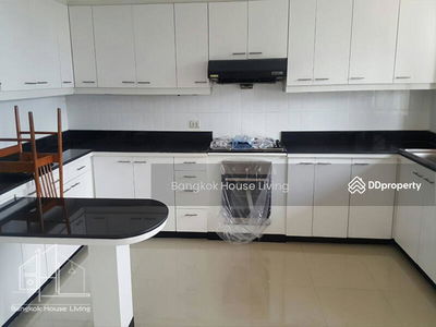 Shiva Tower, Bangkok, Thailand Shiva Tower, Bangkok, Thailand