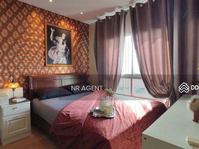 Ivy River, Bangkok, Thailand Ivy River, Bangkok, Thailand