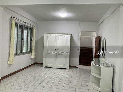 Townhouse 3 floors, 2 bedrooms, 2 bathrooms. Air conditioning in every room with a newly renovated living room on Chan Kao Road. (Soi Amorn) off Soi Suan Phul, Bangkok, Thailand Townhouse 3 floors, 2 bedrooms, 2 bathrooms. Air conditioning in every room with a newly renovated living room on Chan Kao Road. (Soi Amorn) off Soi Suan Phul, Bangkok, Thailand