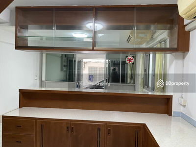 Townhouse 3 floors, 2 bedrooms, 2 bathrooms. Air conditioning in every room with a newly renovated living room on Chan Kao Road. (Soi Amorn) off Soi Suan Phul, Bangkok, Thailand Townhouse 3 floors, 2 bedrooms, 2 bathrooms. Air conditioning in every room with a newly renovated living room on Chan Kao Road. (Soi Amorn) off Soi Suan Phul, Bangkok, Thailand