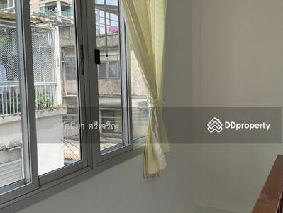 Townhouse 3 floors, 2 bedrooms, 2 bathrooms. Air conditioning in every room with a newly renovated living room on Chan Kao Road. (Soi Amorn) off Soi Suan Phul, Bangkok, Thailand Townhouse 3 floors, 2 bedrooms, 2 bathrooms. Air conditioning in every room with a newly renovated living room on Chan Kao Road. (Soi Amorn) off Soi Suan Phul, Bangkok, Thailand