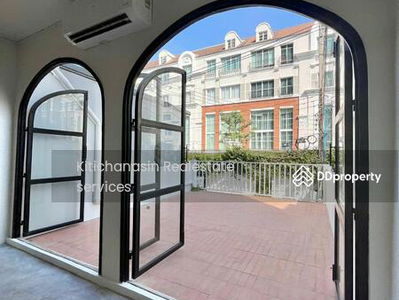 Townhouse Thong Lo (Sukhumvit 55), Bangkok, Thailand Townhouse Thong Lo (Sukhumvit 55), Bangkok, Thailand