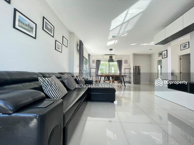 Manthana Lake Watcharapol, Bangkok, Thailand Manthana Lake Watcharapol, Bangkok, Thailand