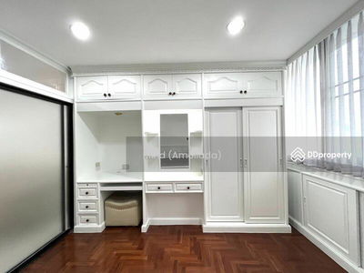 Supalai Place Sukhumvit 39, Bangkok, Thailand Supalai Place Sukhumvit 39, Bangkok, Thailand