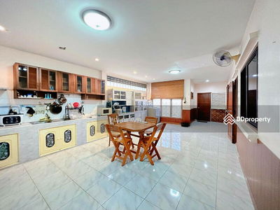 Sermsiri Village 7, Bangkok, Thailand Sermsiri Village 7, Bangkok, Thailand