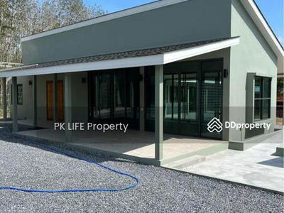 Gehäuse In Ban Ratsada, Thailand Gehäuse In Ban Ratsada, Thailand