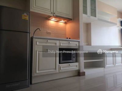 Ivy River, Bangkok, Thailand Ivy River, Bangkok, Thailand