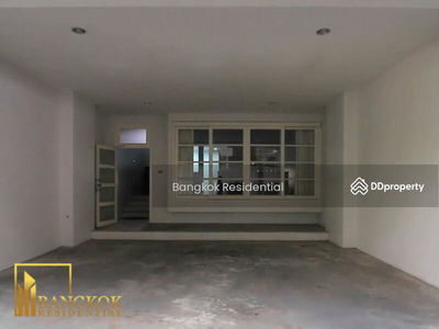 Townhouse in Compound, Bangkok, Thailand Townhouse in Compound, Bangkok, Thailand