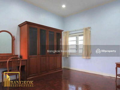 Townhouse in Compound, Bangkok, Thailand Townhouse in Compound, Bangkok, Thailand