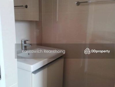 Park Origin Phrom Phong, Bangkok, Thailand Park Origin Phrom Phong, Bangkok, Thailand