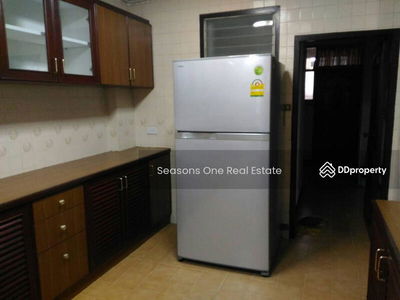 Charming soi 11 spacious bright breezy 3 bedrooms with lots of natural light. Low rise. Very homely, Bangkok, Thailand Charming soi 11 spacious bright breezy 3 bedrooms with lots of natural light. Low rise. Very homely, Bangkok, Thailand