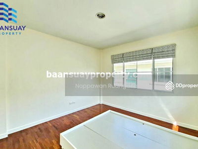 On Nut Road, Lat Krabang intersection, near Robinson Lat Krabang & Patio Mall, Bangkok, Thailand On Nut Road, Lat Krabang intersection, near Robinson Lat Krabang & Patio Mall, Bangkok, Thailand