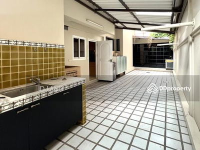 Single House with private pool for rent thonglor area, Bangkok, Thailand Single House with private pool for rent thonglor area, Bangkok, Thailand