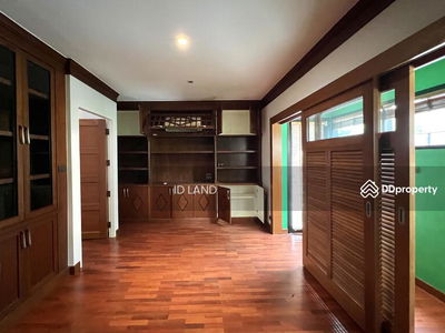 Single House with private pool for rent thonglor area, Bangkok, Thailand Single House with private pool for rent thonglor area, Bangkok, Thailand