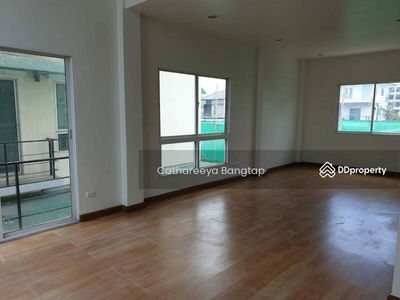 10230, Bangkok, Thailand 10230, Bangkok, Thailand