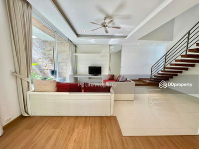 Gehäuse In Ban Ratsada, Thailand Gehäuse In Ban Ratsada, Thailand