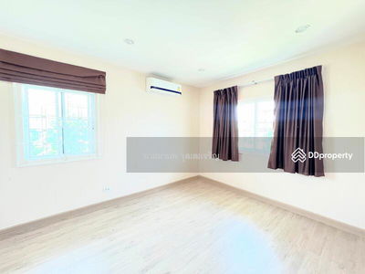 The Plant Onnut-Motorway, Samut Prakan, Thailand The Plant Onnut-Motorway, Samut Prakan, Thailand