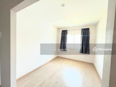 The Plant Onnut-Motorway, Samut Prakan, Thailand The Plant Onnut-Motorway, Samut Prakan, Thailand