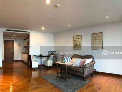 Lake Avenue Sukhumvit 16, Bangkok, Thailand Lake Avenue Sukhumvit 16, Bangkok, Thailand