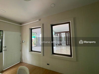 Spacious 5-Br House near BTS Thong Lor, Bangkok, Thailand Spacious 5-Br House near BTS Thong Lor, Bangkok, Thailand