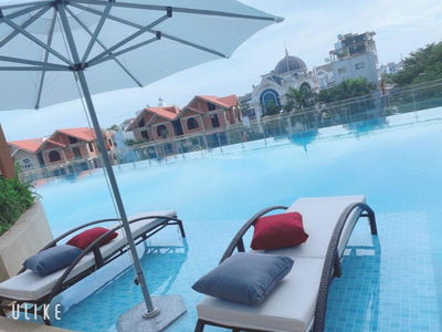 Topaz Twins, Vietnam Topaz Twins, Vietnam