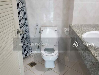 Royal Castle Sukhumvit, Bangkok, Thailand Royal Castle Sukhumvit, Bangkok, Thailand