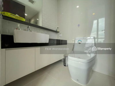 Cheap rent, near BTS Ratchathewi, Wish Signature Midtown Siam, 42nd floor, has a private elevator!! 1 bedroom, 1 bathroom, very new!, Bangkok, Thailand Cheap rent, near BTS Ratchathewi, Wish Signature Midtown Siam, 42nd floor, has a private elevator!! 1 bedroom, 1 bathroom, very new!, Bangkok, Thailand