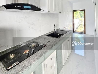 Nopparat Hospital, Fashion Island, MRT Ramindra Ring Road (2.5 km.), Bangkok, Thailand Nopparat Hospital, Fashion Island, MRT Ramindra Ring Road (2.5 km.), Bangkok, Thailand