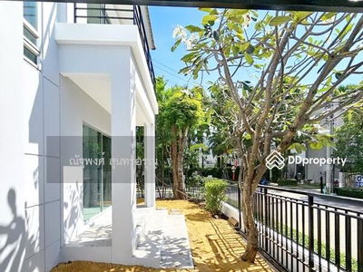 Nopparat Hospital, Fashion Island, MRT Ramindra Ring Road (2.5 km.), Bangkok, Thailand Nopparat Hospital, Fashion Island, MRT Ramindra Ring Road (2.5 km.), Bangkok, Thailand