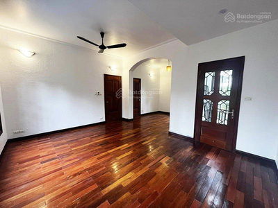 Gehäuse In Hanoi, Vietnam Gehäuse In Hanoi, Vietnam