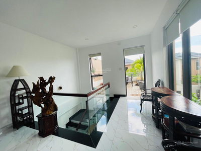 Swan Bay, Vietnam Swan Bay, Vietnam