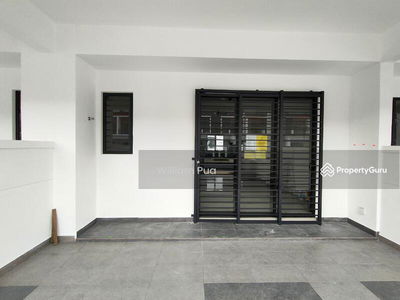 Robin @ Rimbayu, Malaysia Robin @ Rimbayu, Malaysia