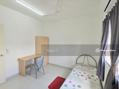 Medium AC room Fully Furnished 10mbps WiFi, Setia Alam near Topglove Medium AC room Fully Furnished 10mbps WiFi, Setia Alam near Topglove