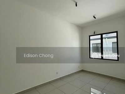 Robin @ Rimbayu, Malaysia Robin @ Rimbayu, Malaysia