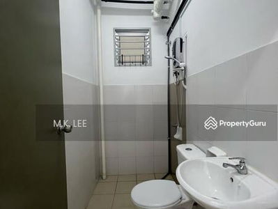 Aronia Apartment Bandar Parklands, Partially Furnished with Lift, Swimming Pools, 2 Car Parks, Klang, Malaysia Aronia Apartment Bandar Parklands, Partially Furnished with Lift, Swimming Pools, 2 Car Parks, Klang, Malaysia