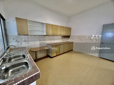 Facing park - well kept condition, Malaysia Facing park - well kept condition, Malaysia