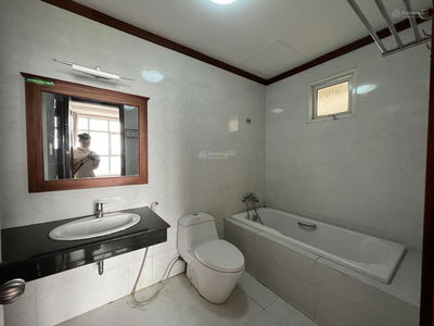 Hoang Anh Thanh Binh, Vietnam Hoang Anh Thanh Binh, Vietnam