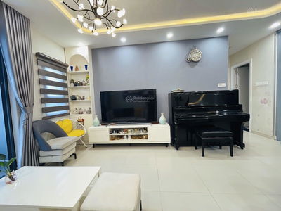 Topaz Twins, Vietnam Topaz Twins, Vietnam