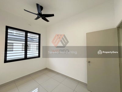 Robin @ Rimbayu, Malaysia Robin @ Rimbayu, Malaysia