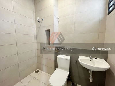 Robin @ Rimbayu, Malaysia Robin @ Rimbayu, Malaysia