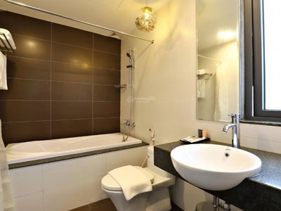 Au Co Street, Vietnam Au Co Street, Vietnam