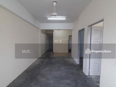 Pangsapuri Blok K (Phasa 8) @ Taman Bukit Mewah, Kajang, Malaysia Pangsapuri Blok K (Phasa 8) @ Taman Bukit Mewah, Kajang, Malaysia